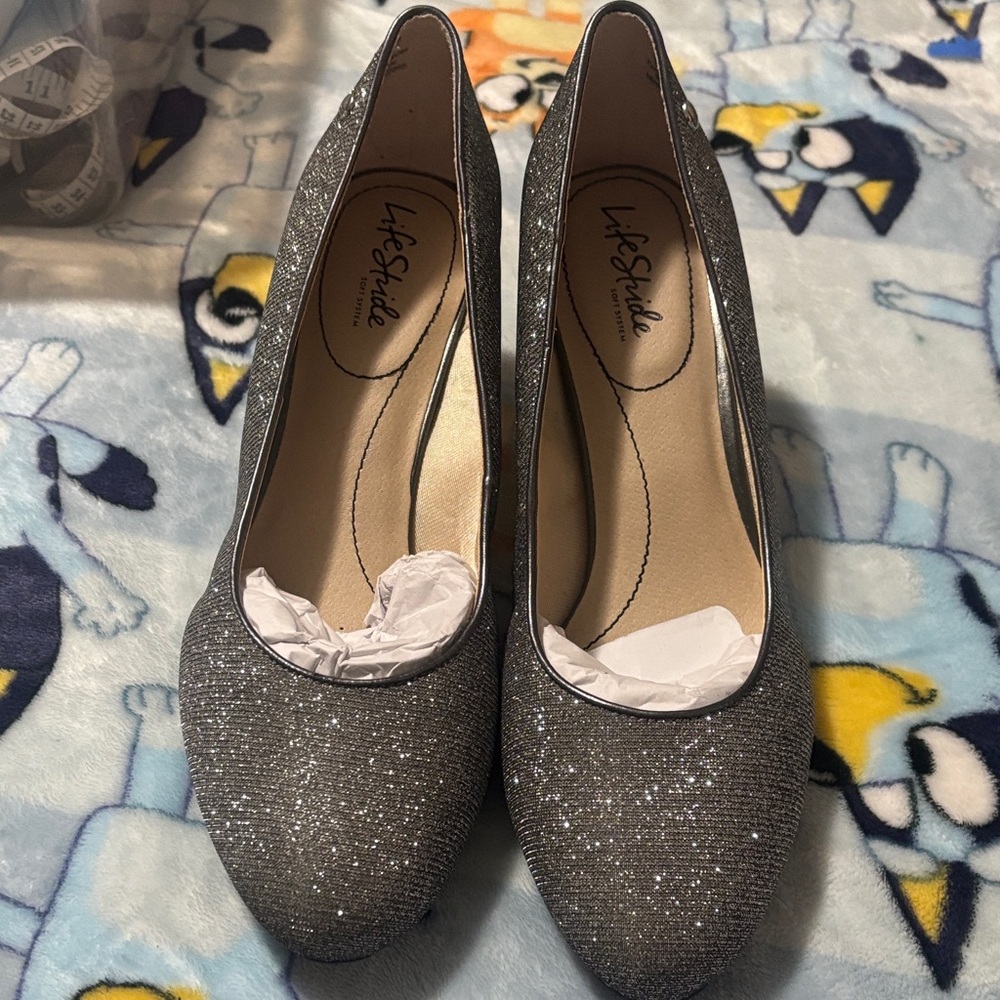 Life Stride Silver Glitter Round Toe Pumps